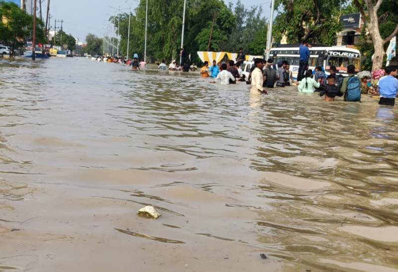 लखनऊ-दिल्ली राष्ट्रीय राजमार्ग पर पहुंचा गर्रा नदी का जल, जनजीवन प्रभावित